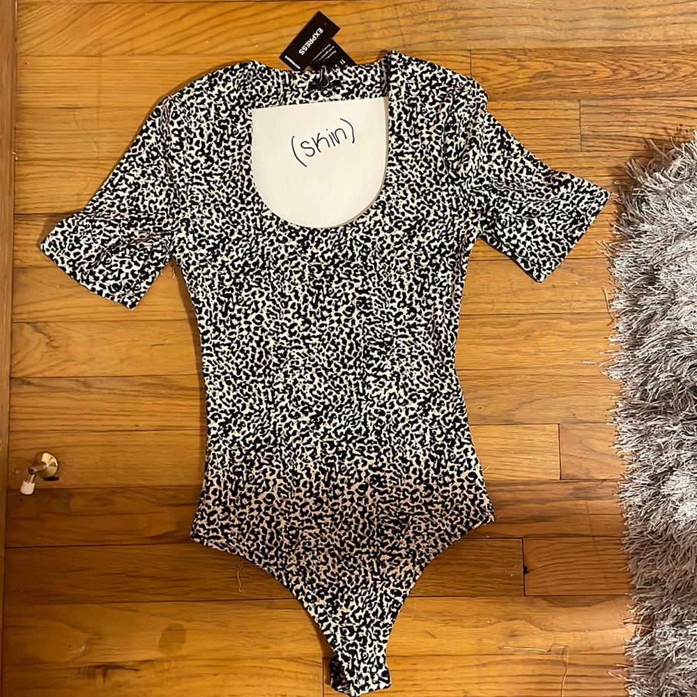 EXPRESS BRAND NEW TOP LEOPARD PRINT